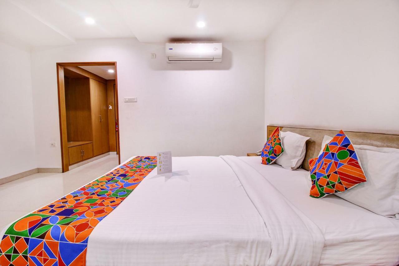 Fabhotel Syberitic Suites Gachibowli - Fully Vaccinated Staff Kondapur  Exterior photo