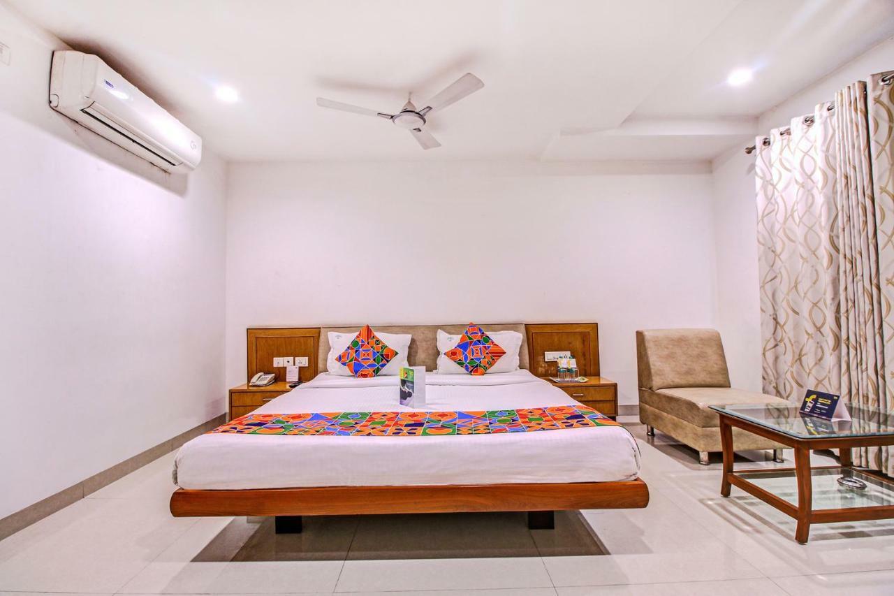 Fabhotel Syberitic Suites Gachibowli - Fully Vaccinated Staff Kondapur  Exterior photo