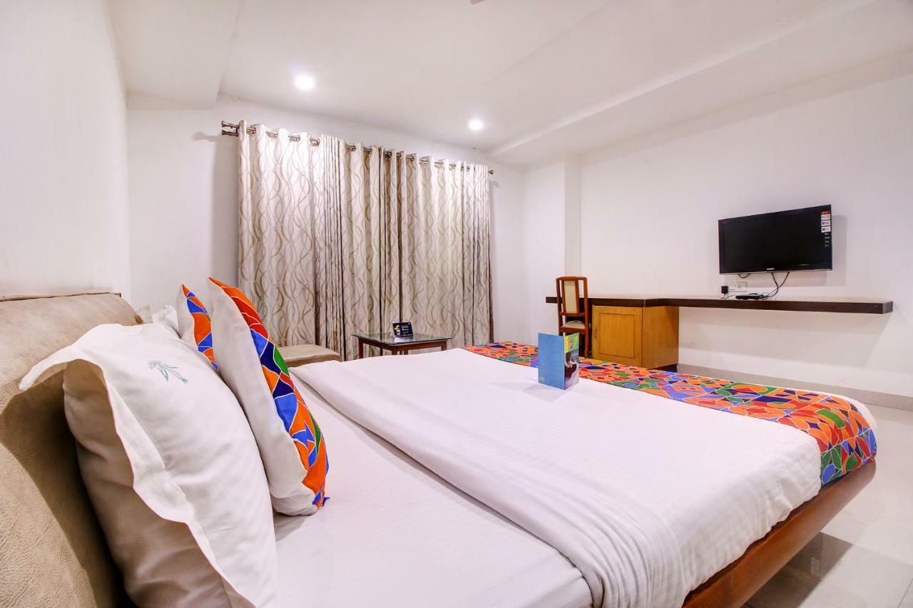 Fabhotel Syberitic Suites Gachibowli - Fully Vaccinated Staff Kondapur  Exterior photo